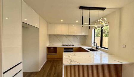 Spacious 4 Bedroom Home in Windsor Park - Rangi Zoned! - Photo 3