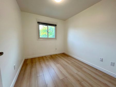 For Lease - 230 Enchanted Hills Crescent, Toronto, Ontario - Photo 5