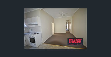 Charming 2-Bedroom Semi in Prime Location - Photo 4