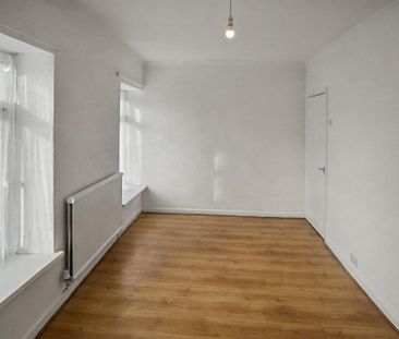 3 bedroom end of terrace house to rent - Photo 3
