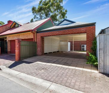 Stone fronted four bedroom family residence with dual access - Photo 1