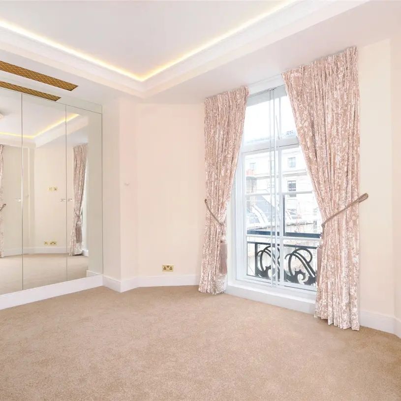 2 bedroom flat in Hertford Street - Photo 1