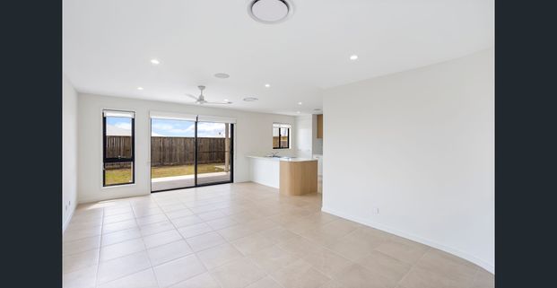 RENT WILL INCREASE TO $580 PER WEEK AFTER 3 MONTHS - Photo 1