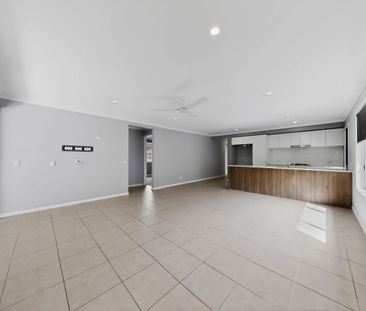 Move-In Ready 4-Bedroom Home - Prime Park Ridge Location! - Photo 1