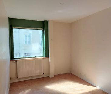 À LOUER – appartement type 2 avec parking dans le centre de TOURS •... - Photo 5