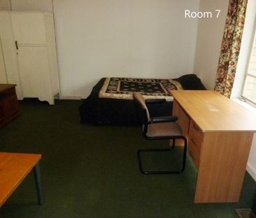 Single room in rooming house - Photo 1