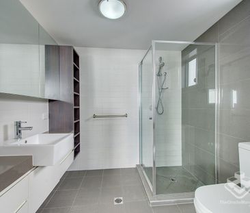 ONE FEMALE tenant for FURNISHED bedroom (shared bathroom) - Photo 5
