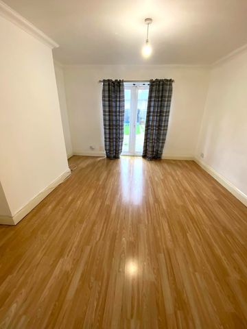 £1,300 PCM, Three Bedroom House with Off-Road Parking and Enclosed Garden in Highbury Road, Ely, Cardiff, CF5 4LS - Photo 2