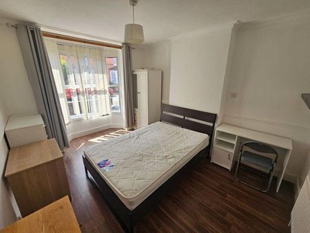 4 bedroom property to rent - Photo 4