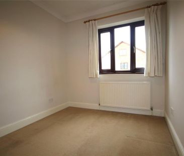 4 bedroom detached house to rent - Photo 4