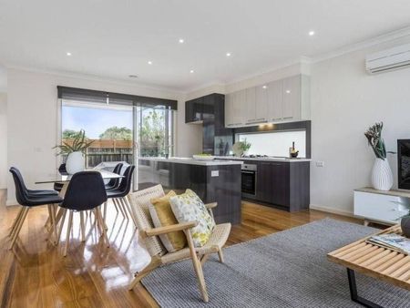 Modern sophistication in superb Ashwood pocket - Photo 2