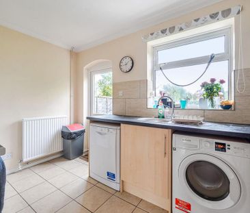 4 bedroom semi-detached house to rent - Photo 1