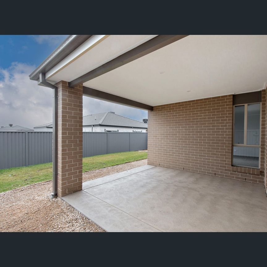 21 Verdale Drive, Alfredton, Vic 3350 - Photo 1