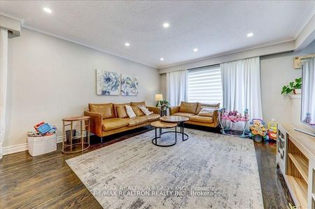 For Lease - 48 Bainhart Crescent Unit# Main, Toronto, Ontario - Photo 2