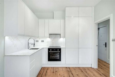 A newly refurbished one bedroom apartment set in a newly refurbished building moments from Kensington Olympia - Photo 4