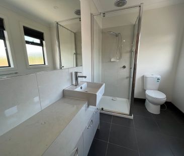 Large 2 Bedroom Townhouse - Photo 5