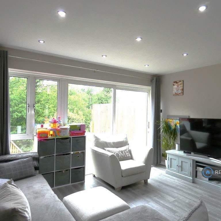 3 bedroom terraced house to rent - Photo 1