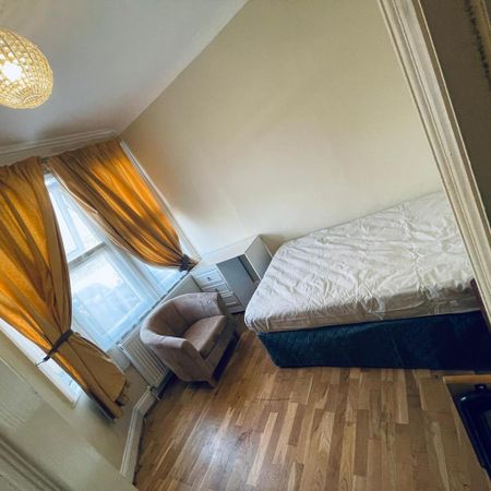 1 bedroom in a house share to rent - Photo 4