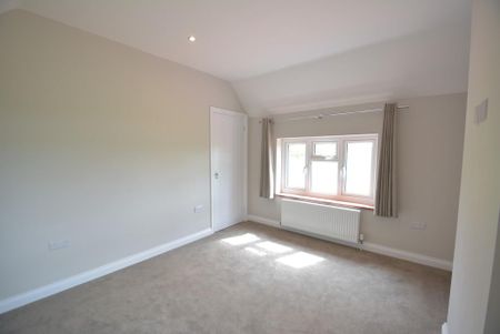 3 bedroom detached house to rent - Photo 2