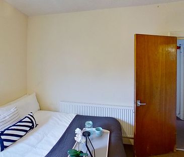 Flat 3, 16 Wellington Square, NG7 1NG, NOTTINGHAM - Photo 3