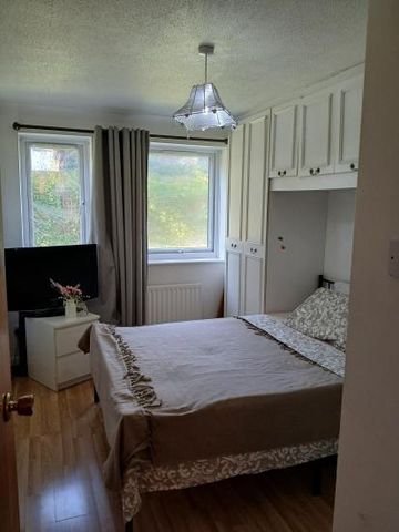 Nice ensuite room in west london - Photo 3
