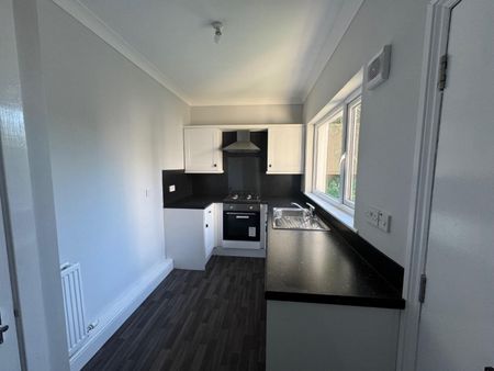1 bedroom Flat To Let - Photo 3