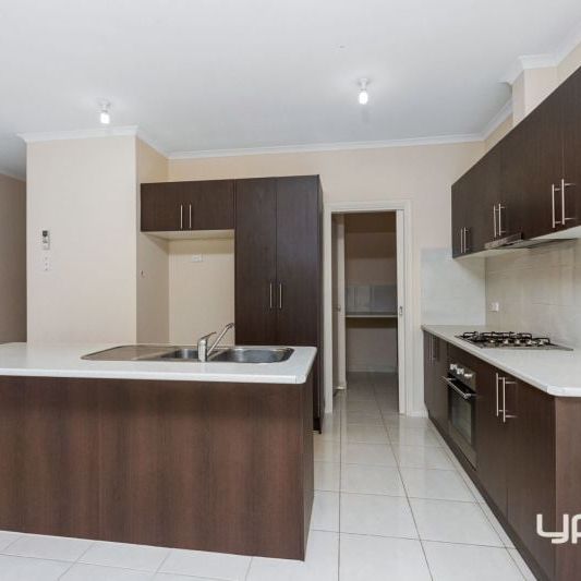 BEAUTIFUL HOME IN A CENTRAL LOCATION - Photo 1