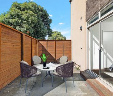 1/4 Dundas Street, Thornbury VIC 3071 - Photo 3