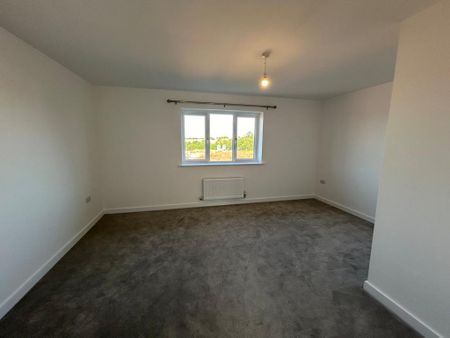 4 bedroom semi-detached house to rent - Photo 4