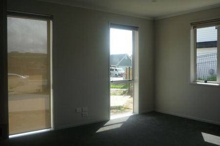 ONE LEVEL LIVING-4 BEDROOMS-MILLWATER - Photo 5