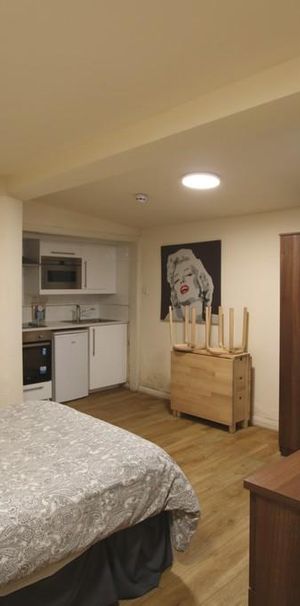 Studio to rent - Photo 1