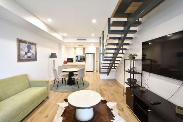 Luxury Furnished Split-Level Apartment | Prime Pyrmont Living - Photo 1