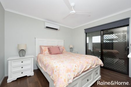 SLEEK & MODERN - Photo 4