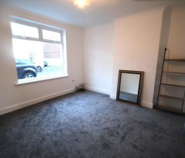 3 bedroom end of terrace house to rent - Photo 4