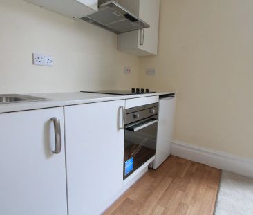 2 bed flat to rent in Verulam Place, Bournemouth, BH1 - Photo 3