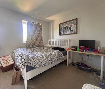 3 bedroom mews to rent - Photo 2