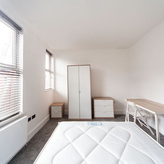 Burchett Grove, Woodhouse, Leeds, LS6 2JA - Photo 1