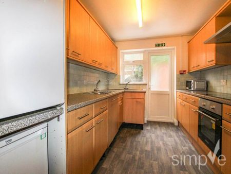 1 bedroom in a house share to rent - Photo 4