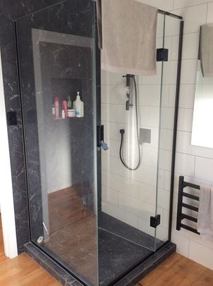 Magical Melton - big bathroom & massive yard - Photo 1