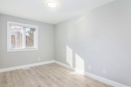 For Lease - 137 Central Park Drive, Carlington - Central Park, Ontario - Photo 5