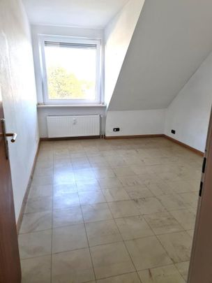 Schöne 4-Zimmer-Wohnung mit Garage in zentraler Lage - Photo 1