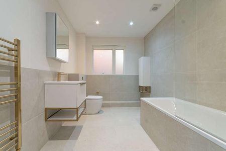 Norbury Avenue, London, SW16 - Photo 2