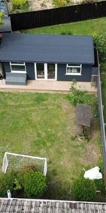 5 bedroom detached house to rent - Photo 4