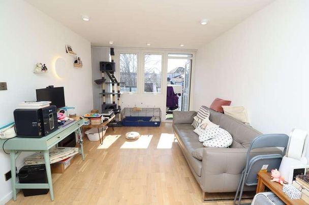 Chilton Grove, London, SE8 - Photo 1