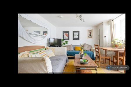 4 bedroom flat to rent - Photo 2