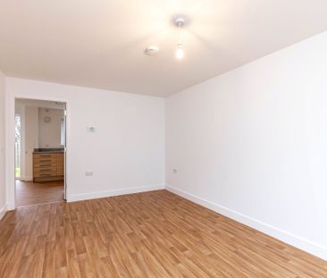 70 Oaklands Square - Photo 1