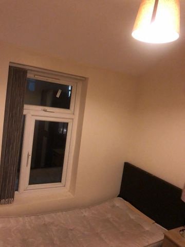 4 bedroom terraced house to rent - Photo 5