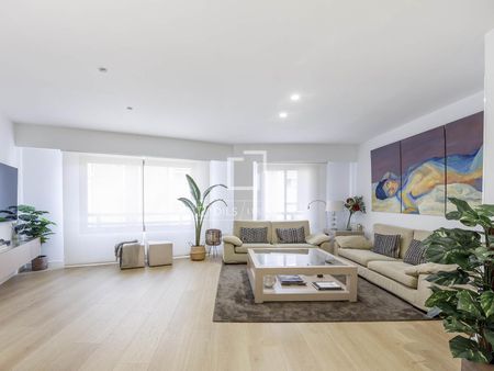 Excellent 4 Bedroom apartment for rent in El Pla del Real, Valencia - Photo 2