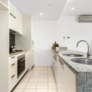 Modern 2 Bedroom Gem with a Courtyard in the Best Location - Photo 3