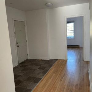 5 1/2 . 3 bedrooms - Photo 2